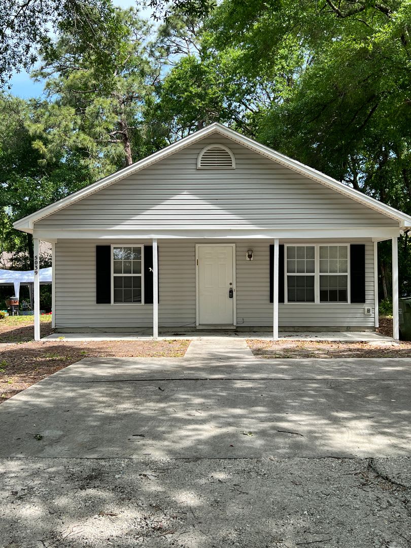 3 Bedroom 2 Bath House (Lawncare INCLUDED!)