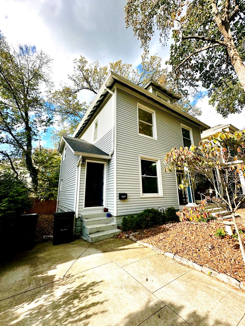 1841-1843 Edgeland Ave