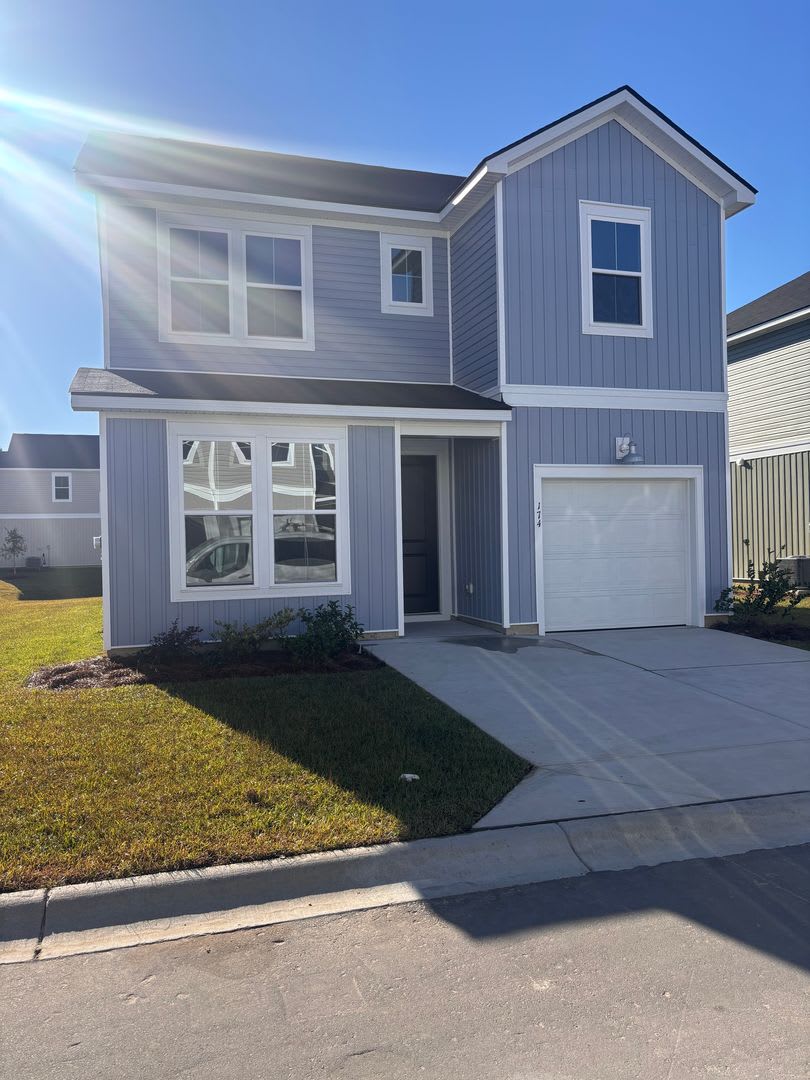 Beautiful 4BR 3 BA Home w/ Loft + Patio + View in Little River