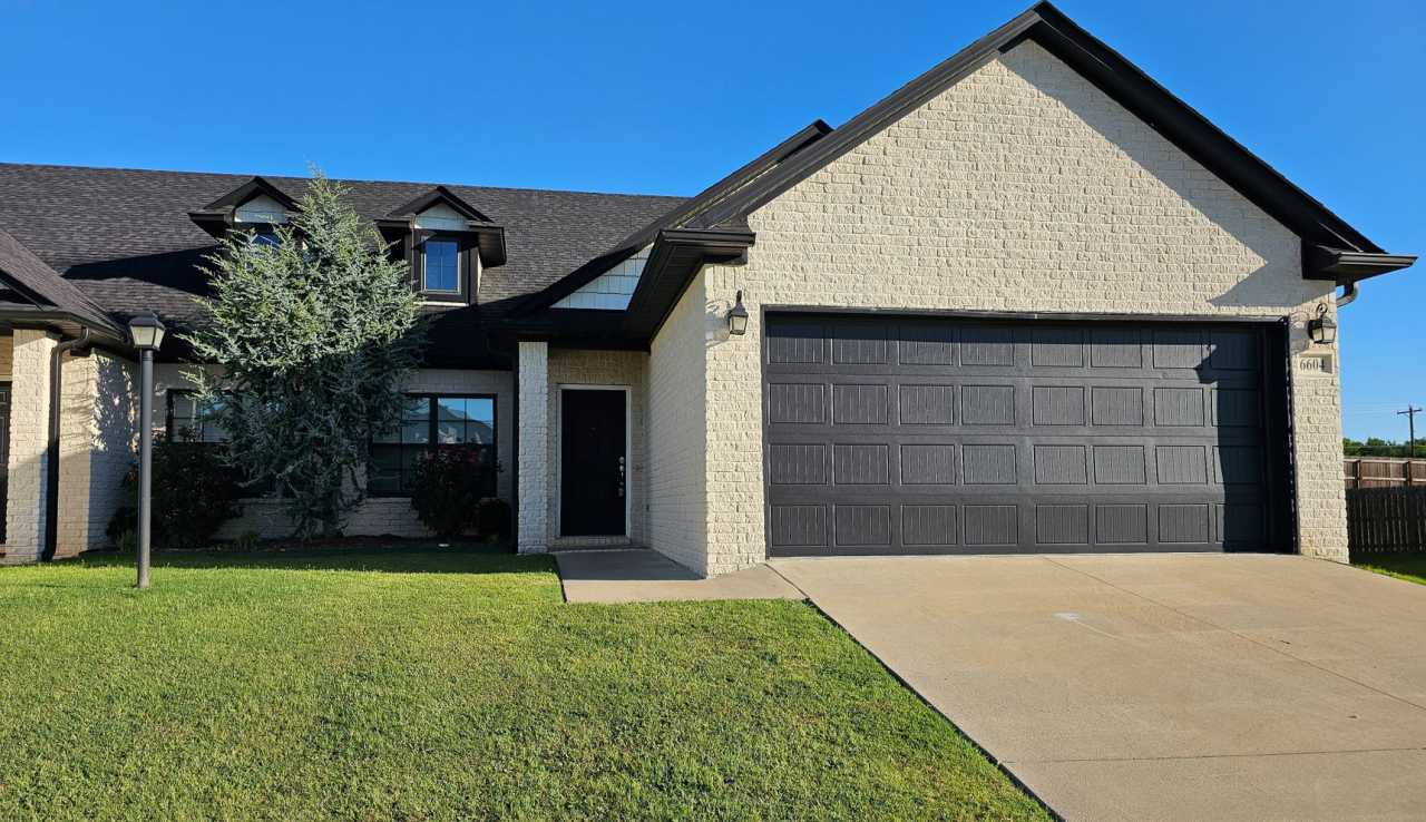 Beautiful 3 Bed/2.5 Bath Townhome in Chaffee Crossing. *Ask about Our Move In Special!*