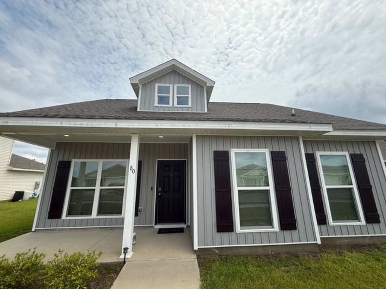 Beautiful 3/2 Single Family house with 2 car garage