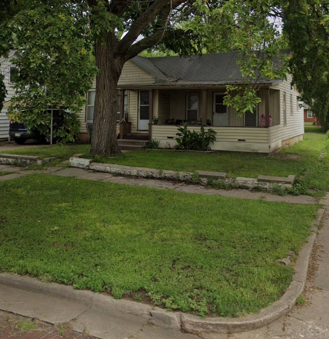 2 Bedroom, 1 Bathroom House with Carport