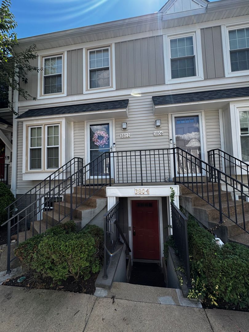 Furnished 2BR, 2BA Condo with Backyard in Arlington