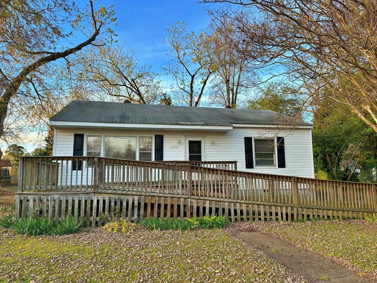 Rancher with Large Back Yard!