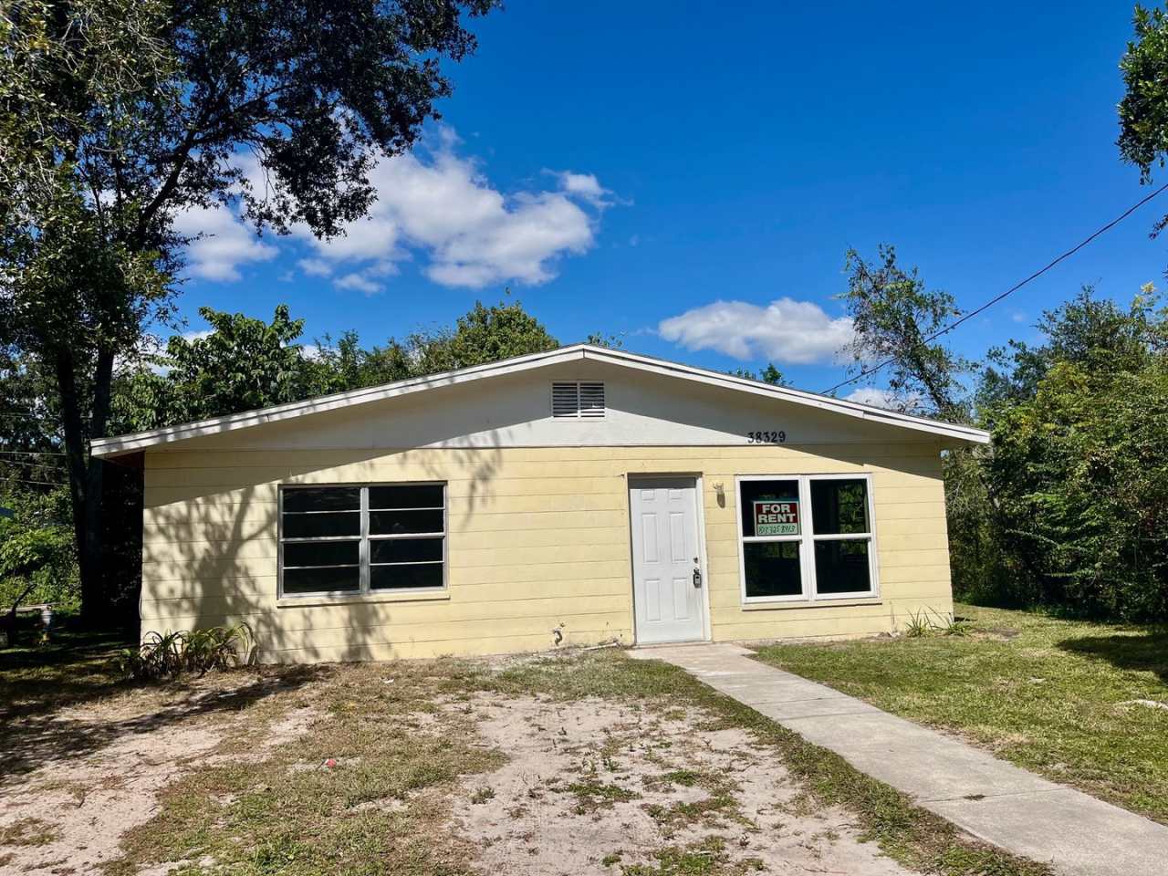 HUGE 3BR/1BA Dade City Home w/Large Bedrooms; NO APPLICATION FEE!!