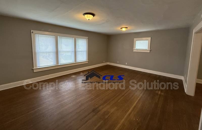 832 S 17th