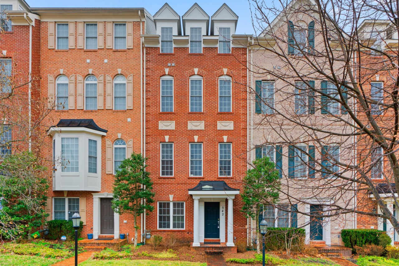 3 Bed 2.5 Bath - Gaithersburg Townhouse - 2 Car Garage