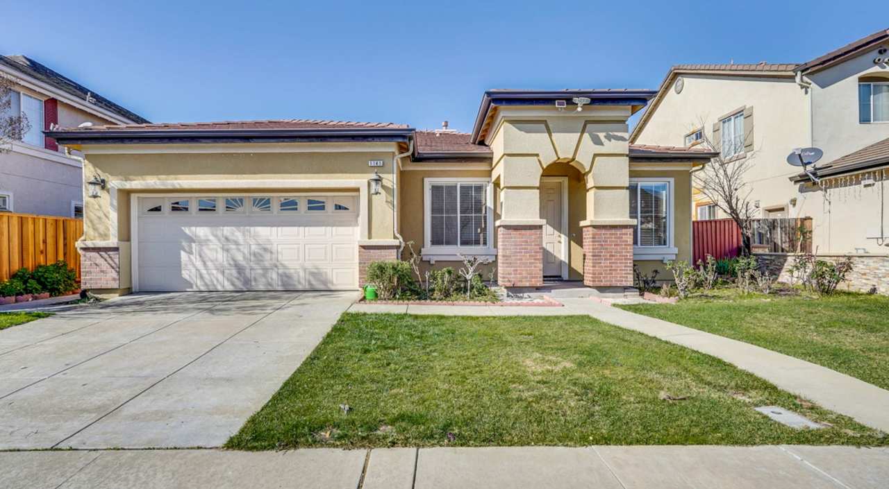 Spacious 3 Bedroom, 2 Bathroom Home with Den/Office Available 7/1/25