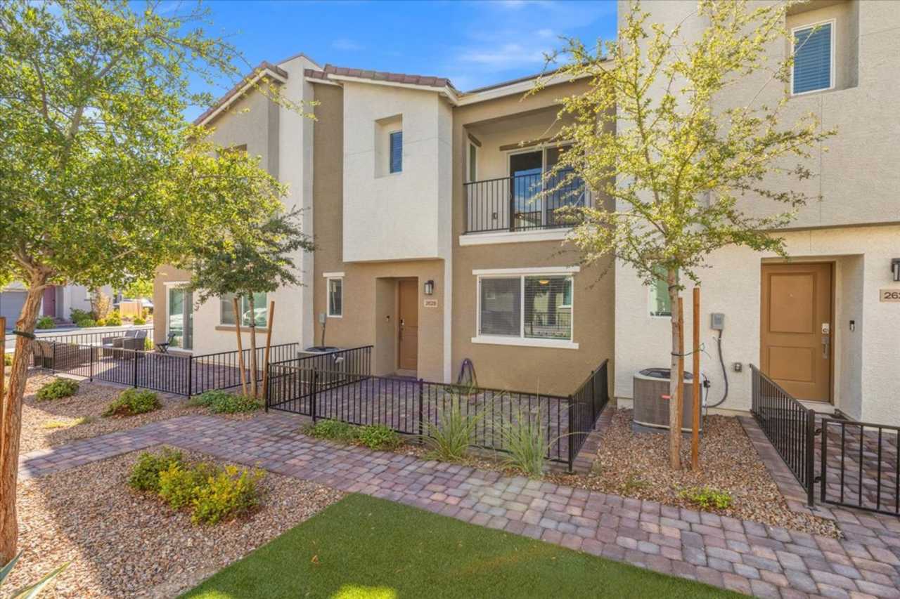 Spacious 3 Bd, 2Bath Open Concept, Community Amenities and more!