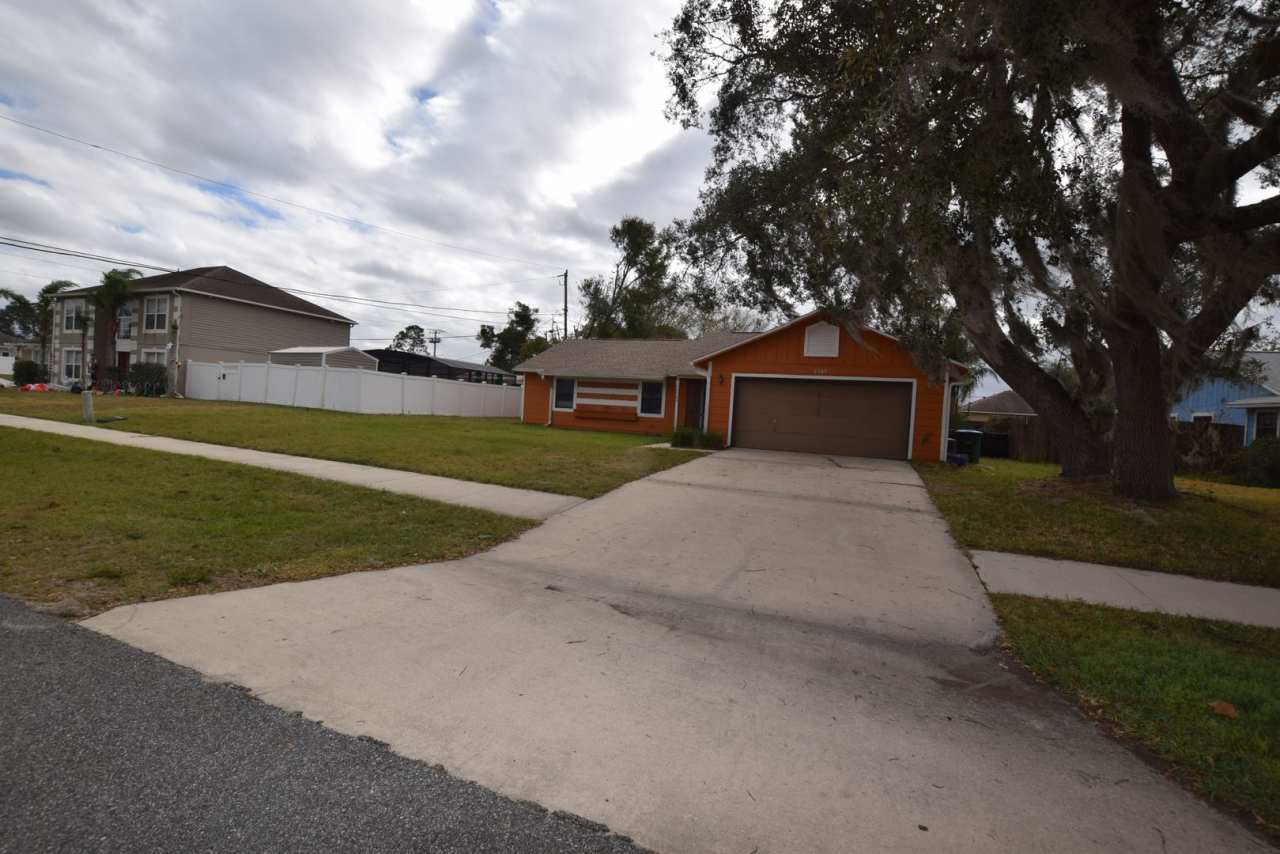 3/2 For Rent at 2585 Derby Drive Deltona, FL 32738.