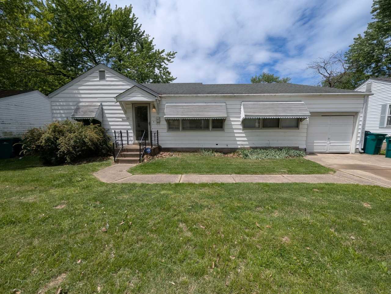 Cute  Cozy on Coburg Lands