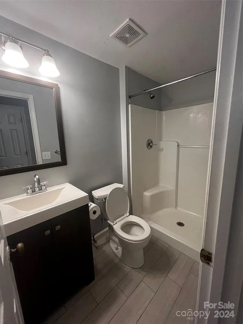 Room in 6 Bedroom Home at Flint Glenn Ln