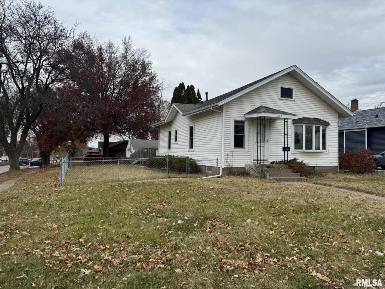 3122 W LOCUST Street