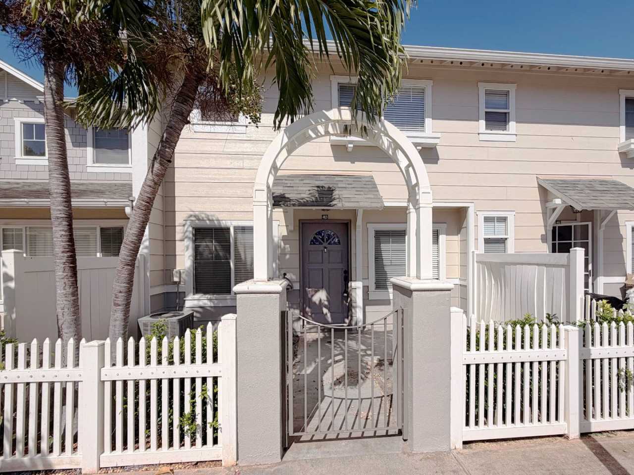 Stunning 3-bedroom and 2.5-bathroom Townhouse (Located in Mariner Place, Ewa Beach, HI) Move in Special!