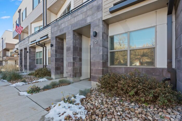 2622 West 24th Avenue