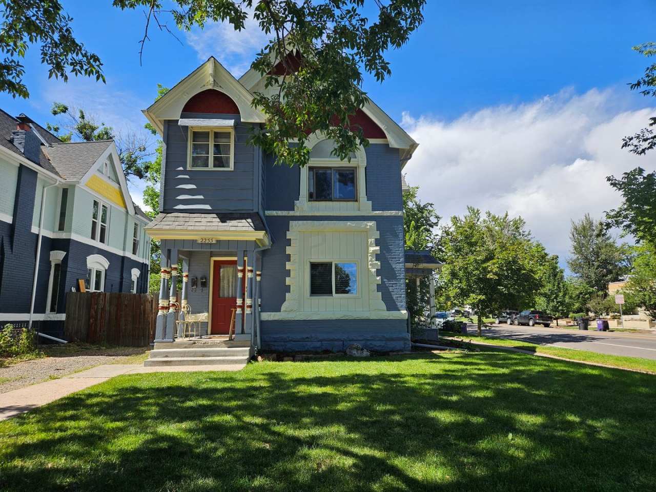 Top Floor Renovated 1 Bed/1 Bath Apartment in Victorian 4-Plex