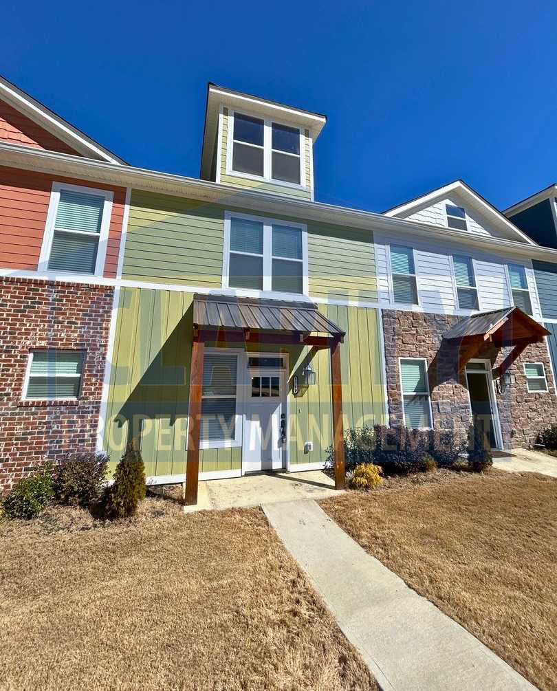 Beautiful three bedroom townhome!