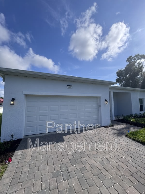 966 Hood Avenue Northwest