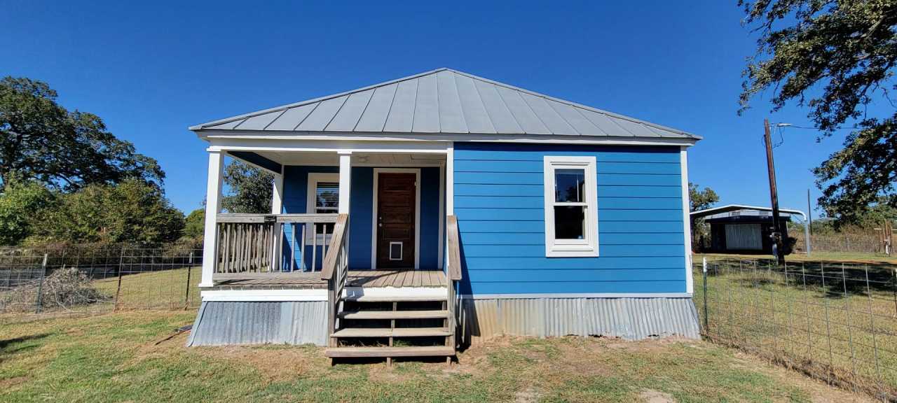 2/1 Farmhouse in Smithville TX