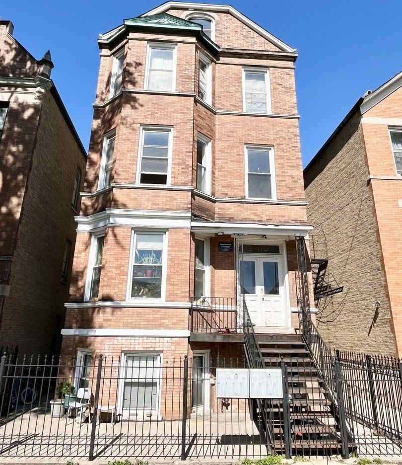 2512 S Trumbull Avenue