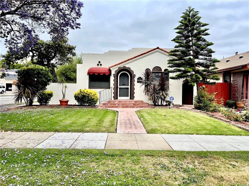 3601 Cerritos Avenue