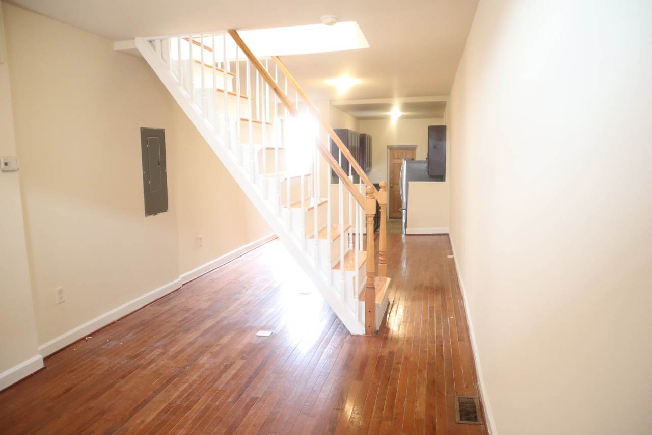 (Townhouse for Rent ) Simply Beautiful