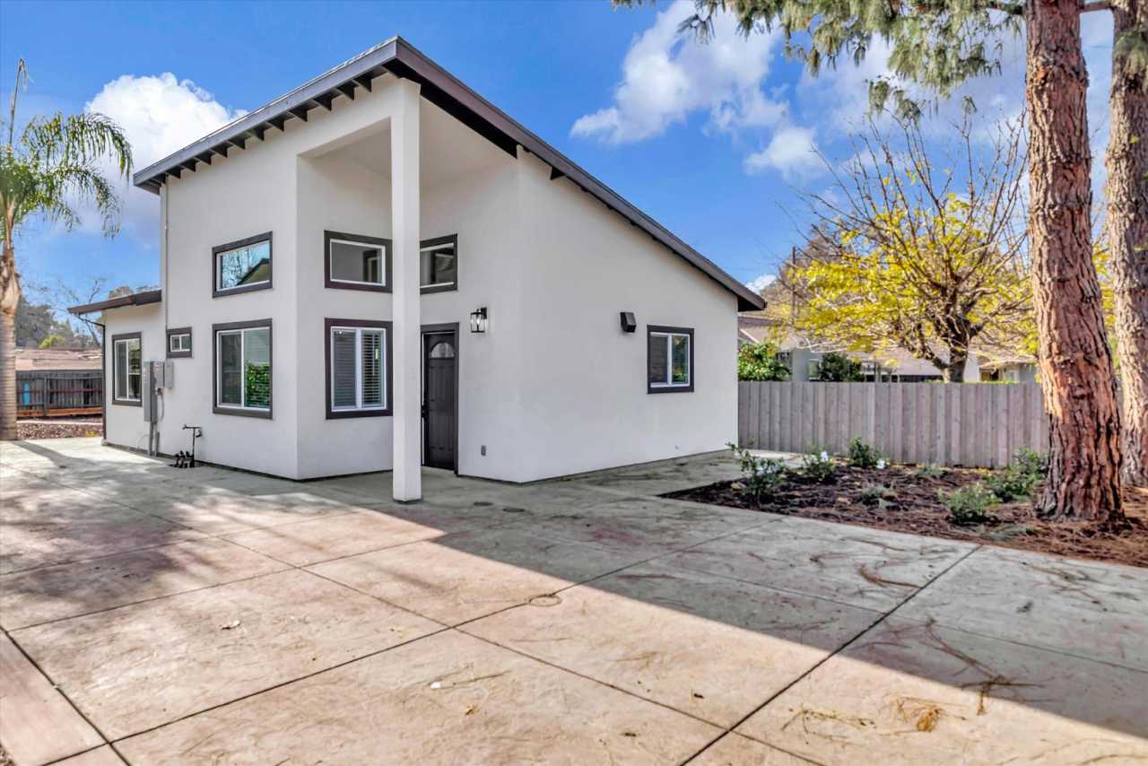 NEWER 2 BED, 1 BATH HOME WITH HUGE YARD AND ENCLOSED DRIVEWAY