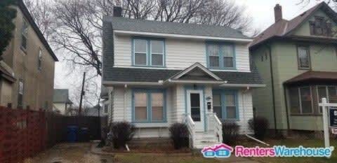 661 Surrey Avenue East