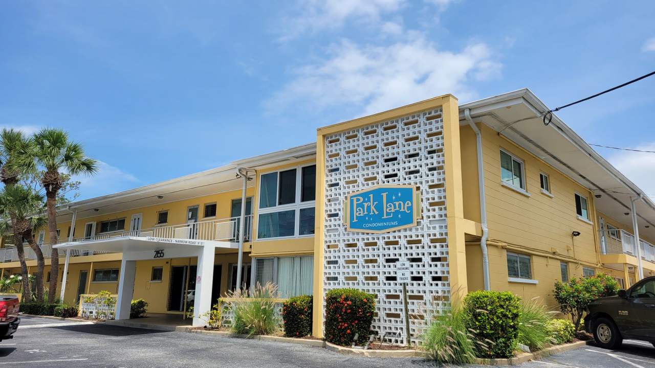 Annual renovated 1/1 downtown Sarasota