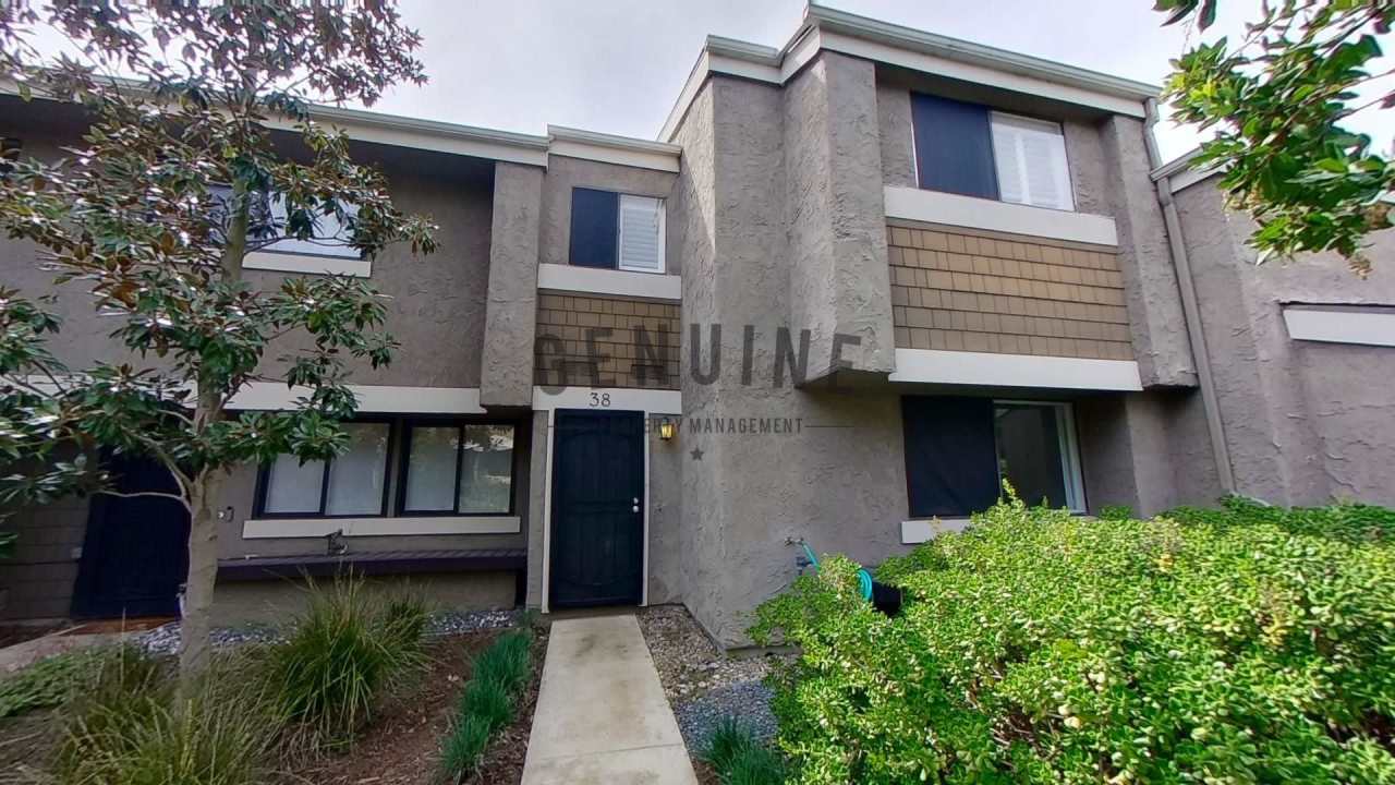 Wonderful 3 Bedroom Townhouse in Newport Beach!