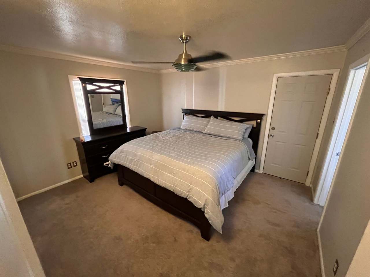 Fully furnished property with several lease options! Can be leased unfurnished.