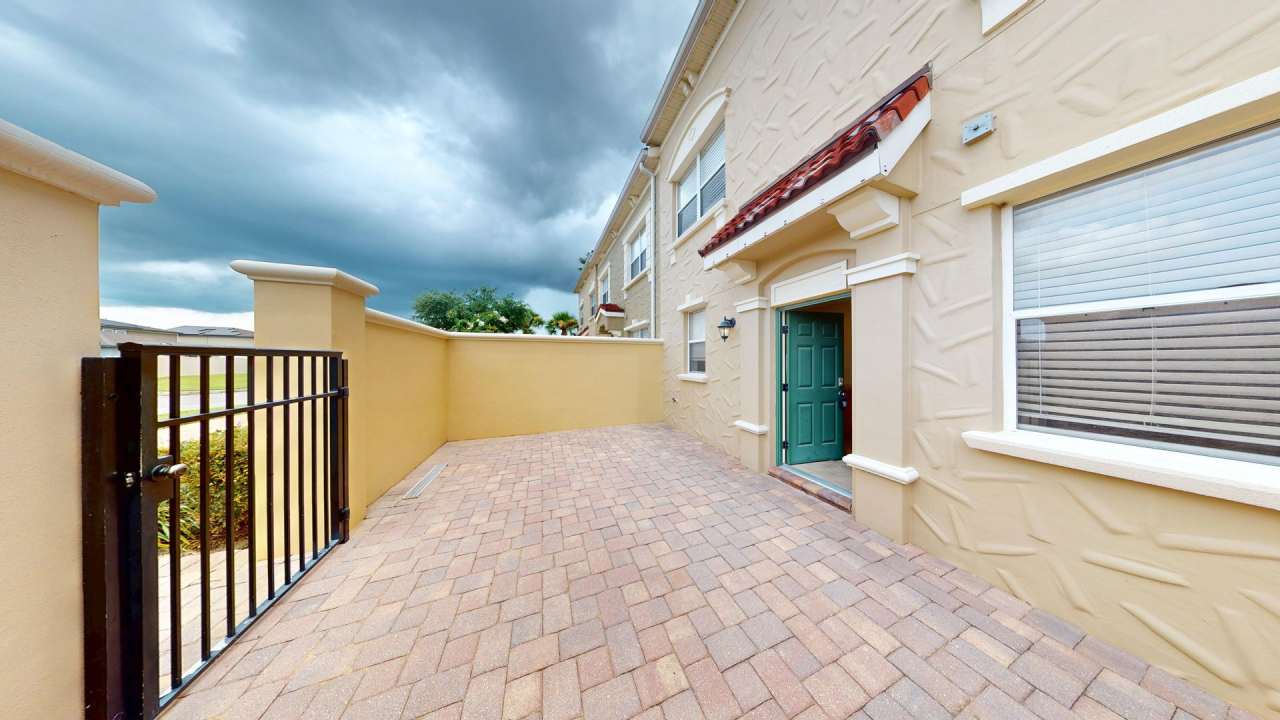 4/3.5 TOWNHOME VILLA in Waterstone-Davenport