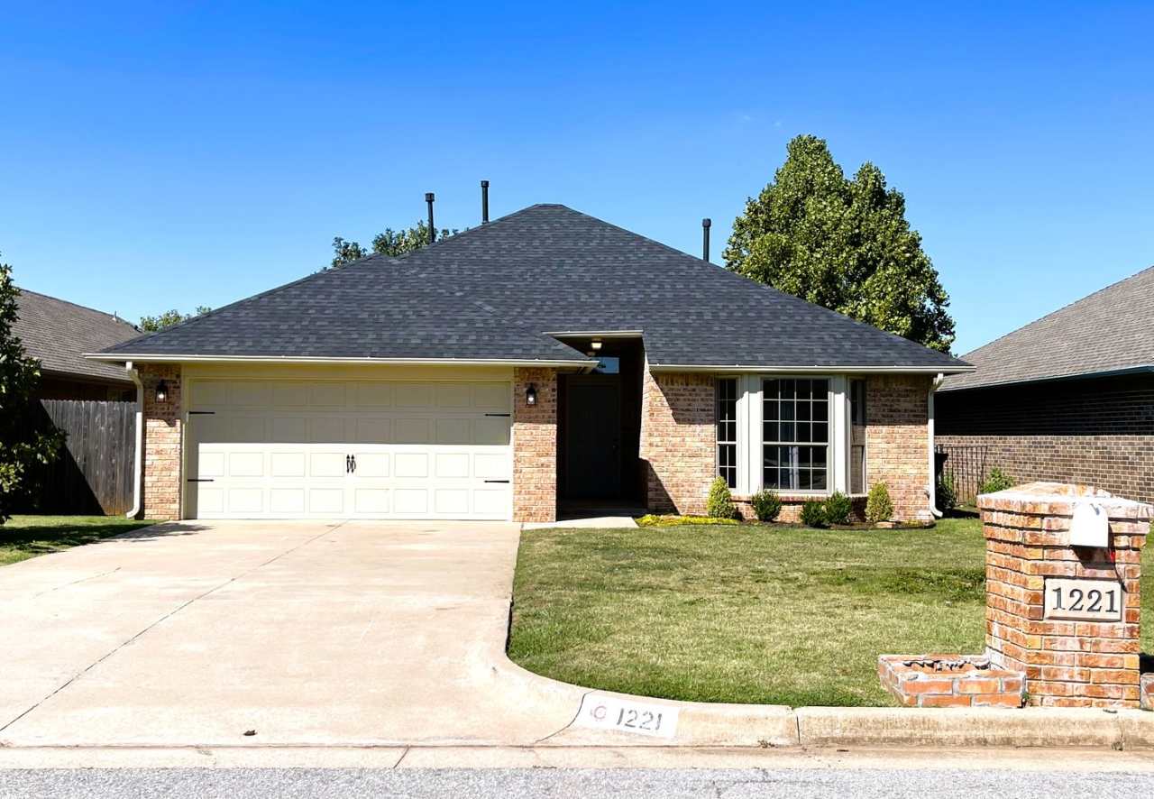 Coming Soon! 18-Month Lease Offer!! Spacious Two-Bedroom House in Edmond!