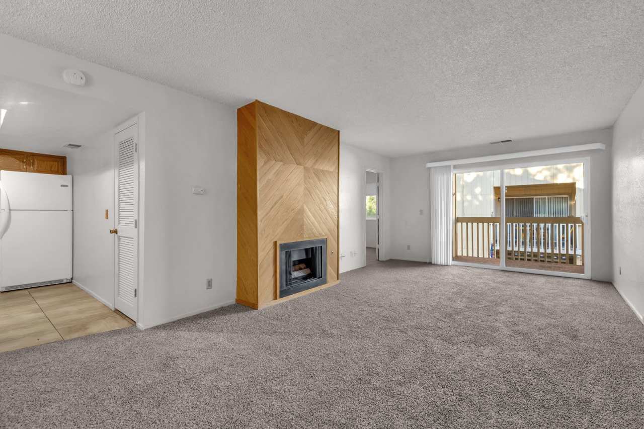 2bed, 2bath condo with W/D, Balsony and river access