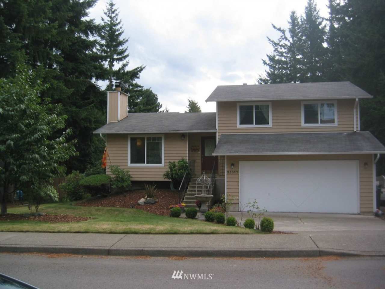 Spacious Tri-Level Home in Maple Valley