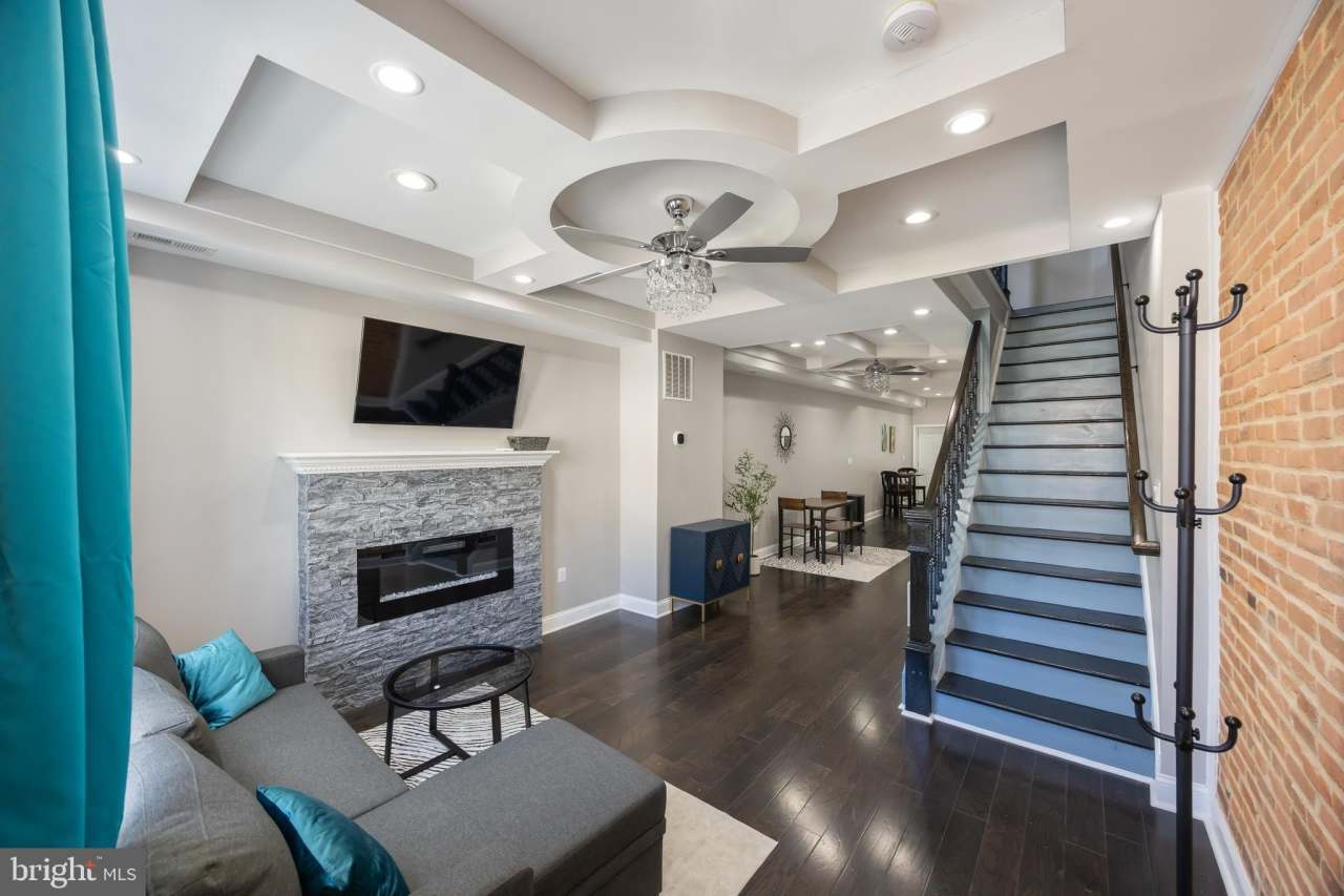 1745 E OLIVER Street