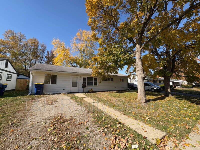 4908 North Kenyon Drive