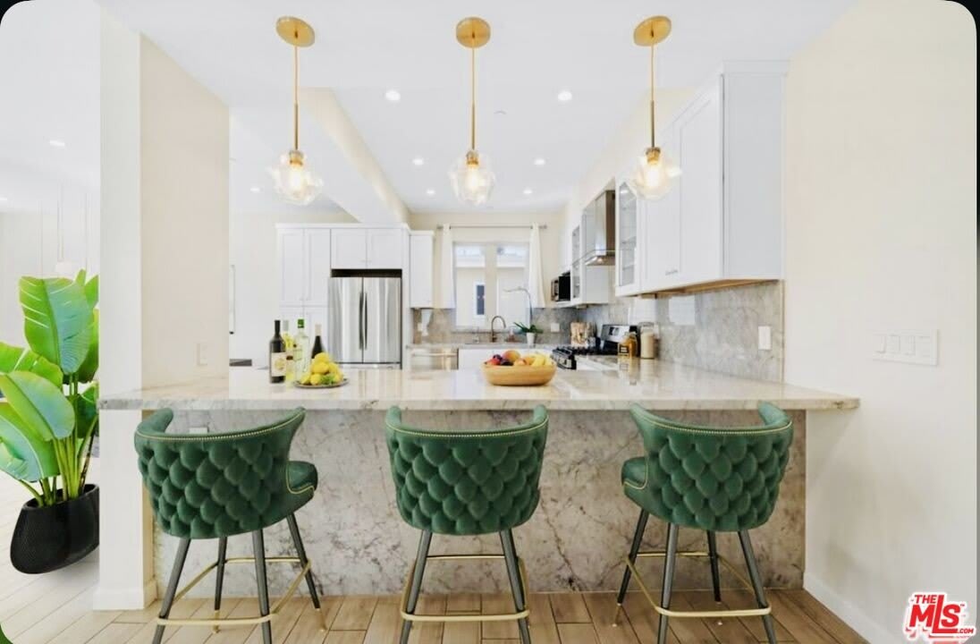 1654 Greenfield Ave unit: 301