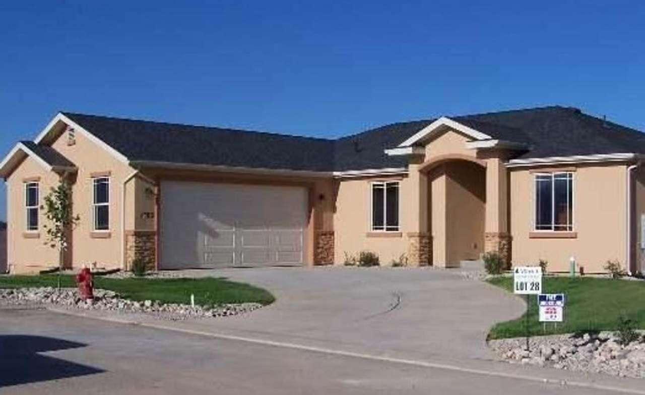 Move-In Bonus!!! 5 bedroom, 3 bath Single Family Home