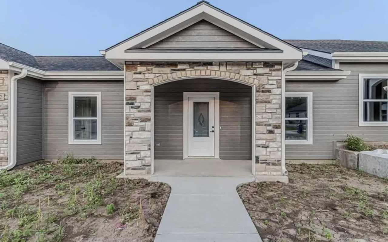 New Rental Available Late January – Beautiful 3 Bedroom Duplex