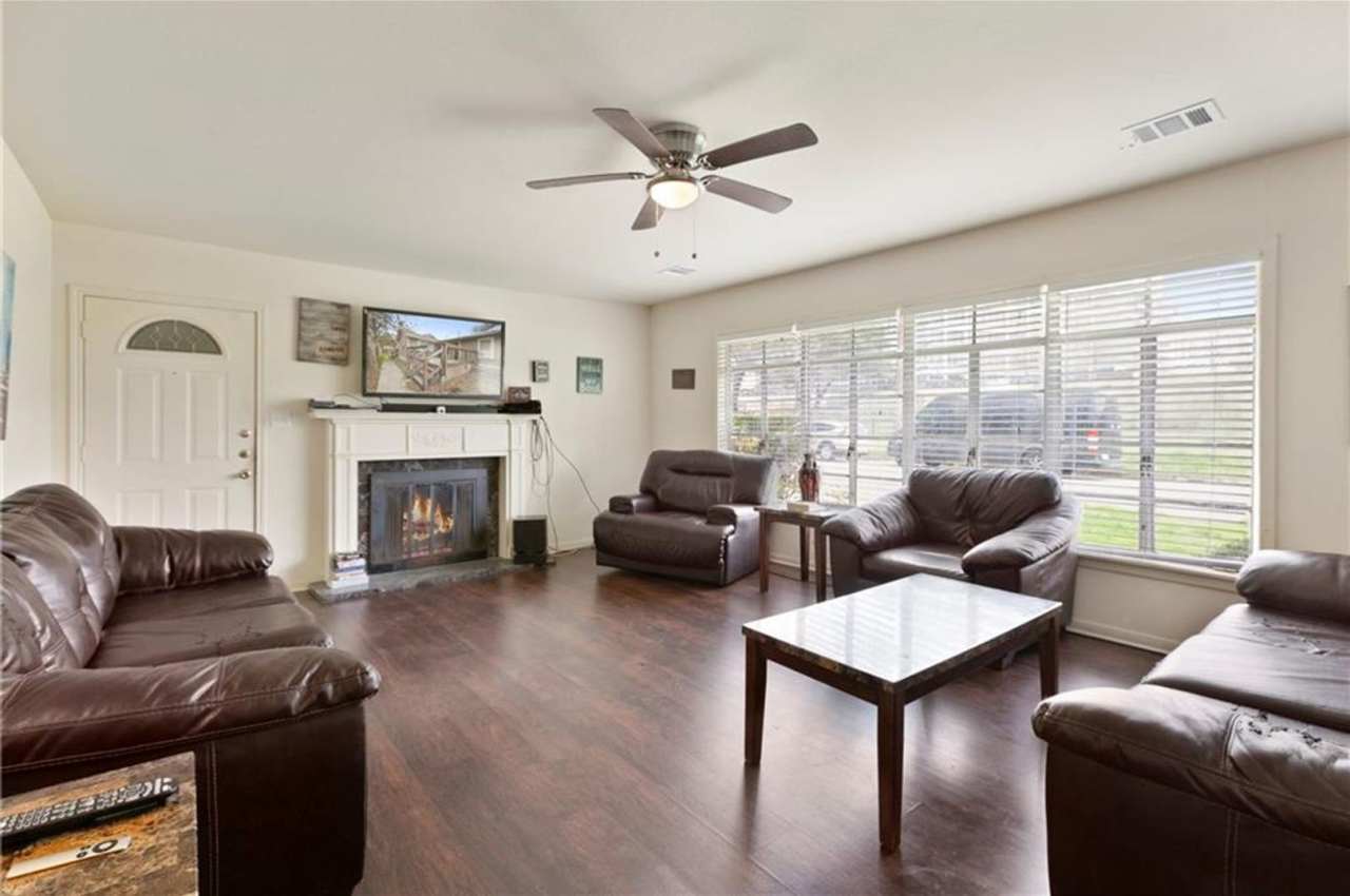 Duplex 11 Bedrooms 6 Baths Available August 2025