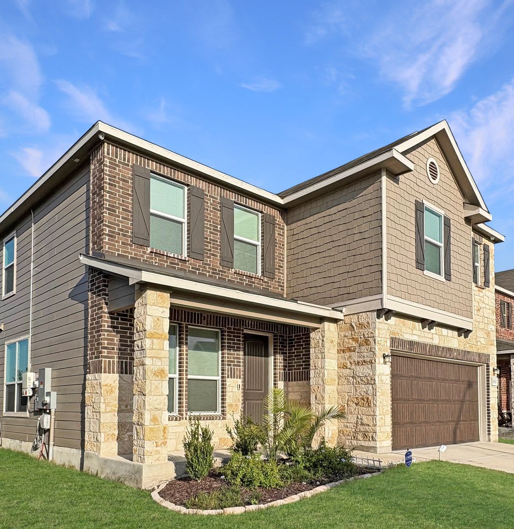 Contemporary Living in Seguin – Over 2,400 Sq Ft of Comfort