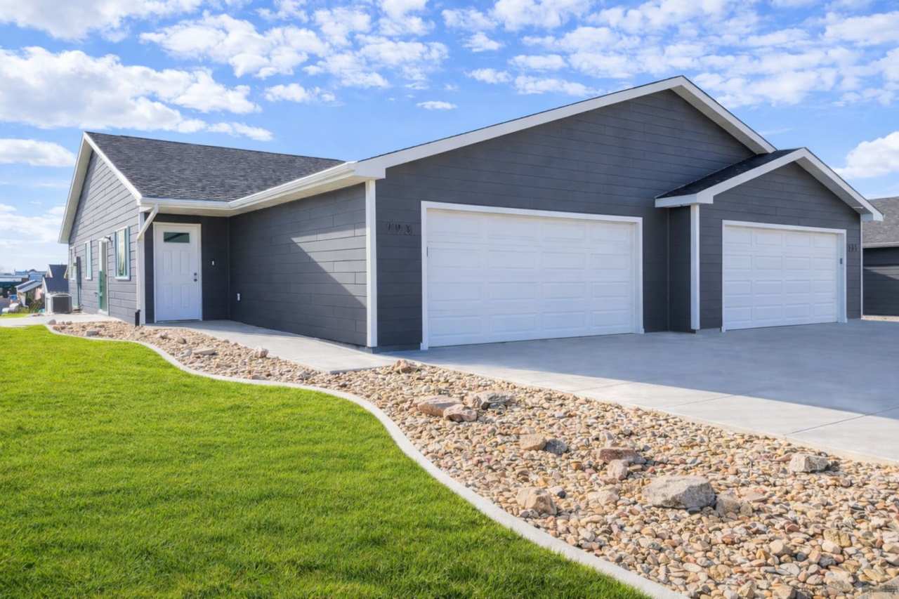 Stylish Living in a 3-Bed, 2-Bath Townhome with a 2-Car Garage