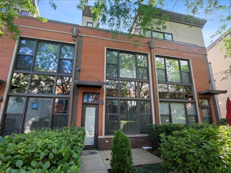 945 North Howe Street