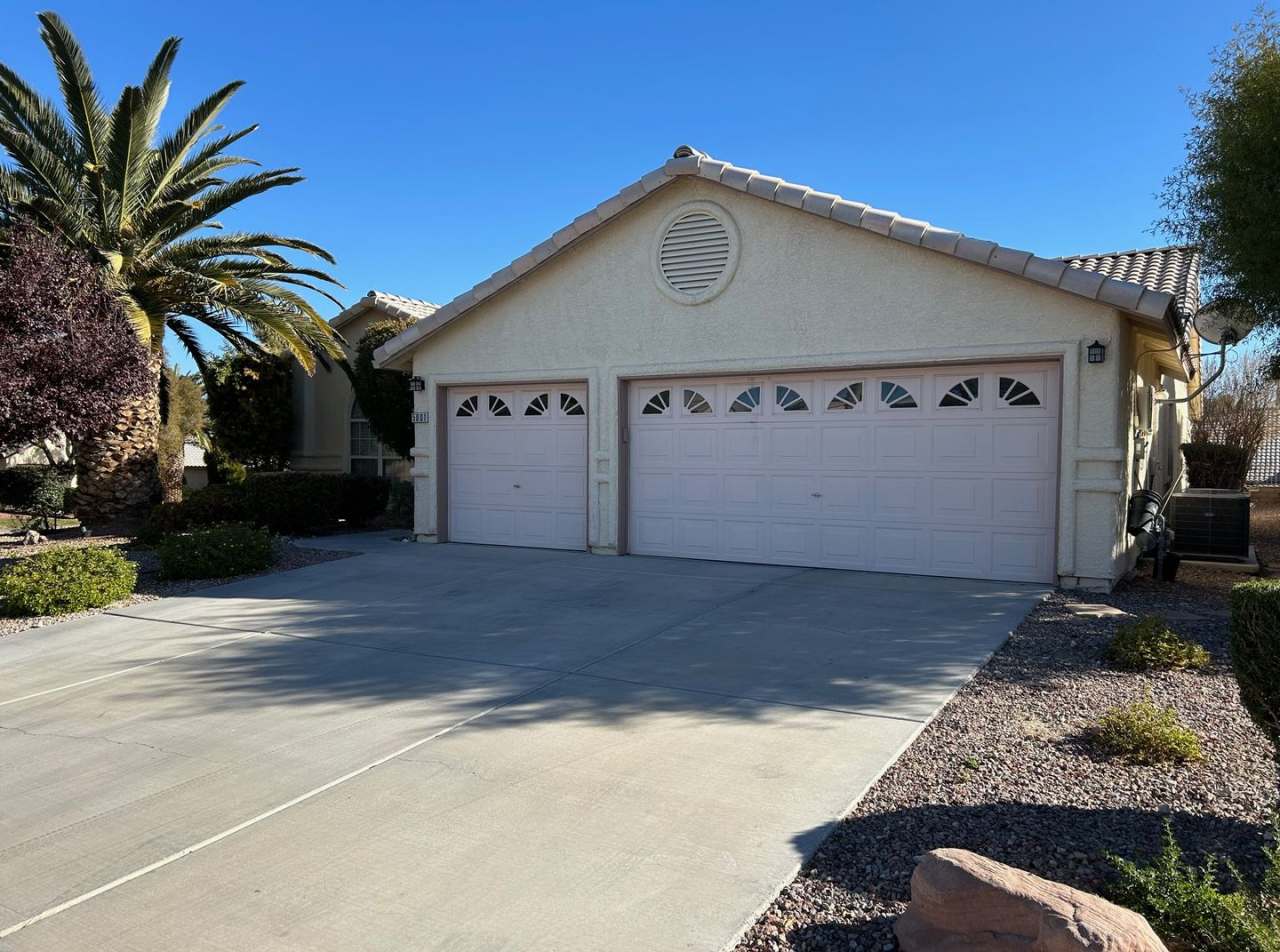 LIMITED TIME ONLY: MOVE IN SPECIAL,,,, STUNNING COUNTRY CLUB HOME – 3 BED / 2 BATH | GUARD-GATED | 1 STORY | OVERSIZED 3-CAR GARAGE