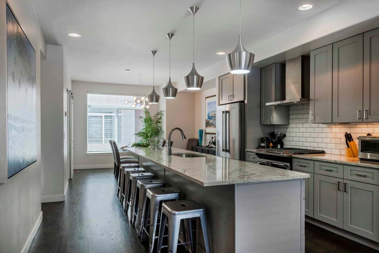 Luxury 3BR Townhome in Sunnyside