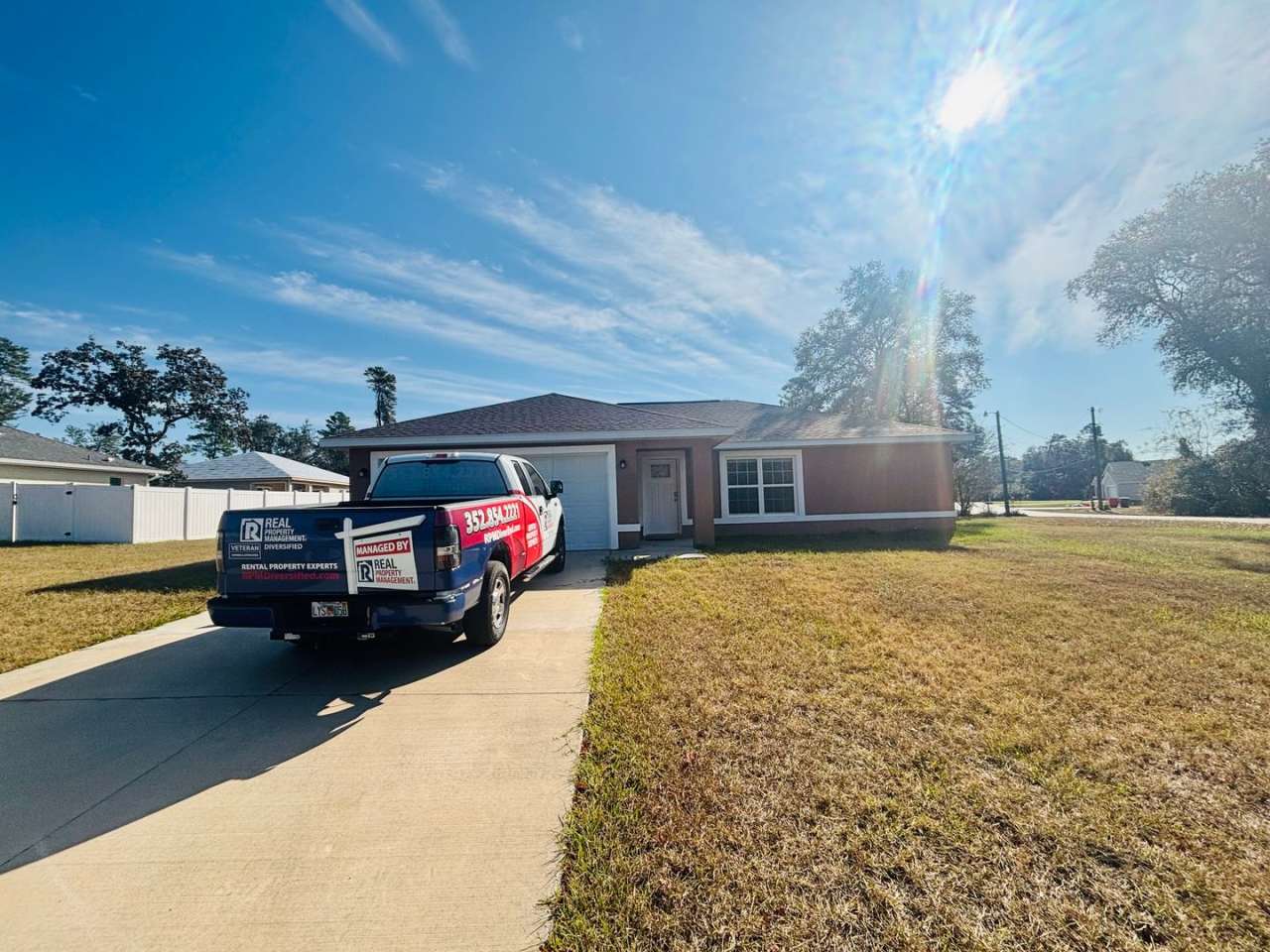 Custom Home - Desirable SW Ocala neighborhood 3/2/2 ** Wont Last**