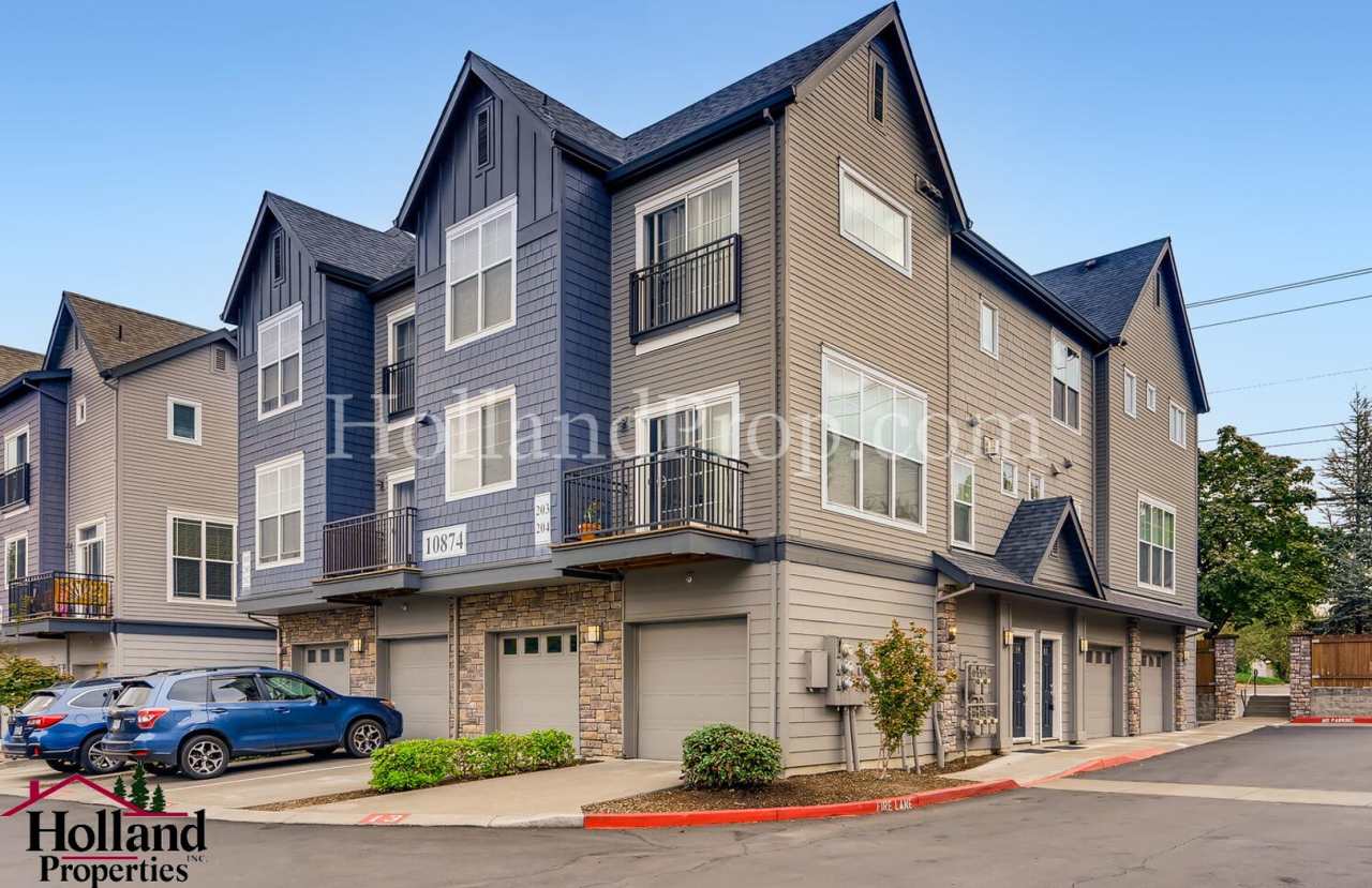 Wonderful 3 Story Condo in Hillsboro!