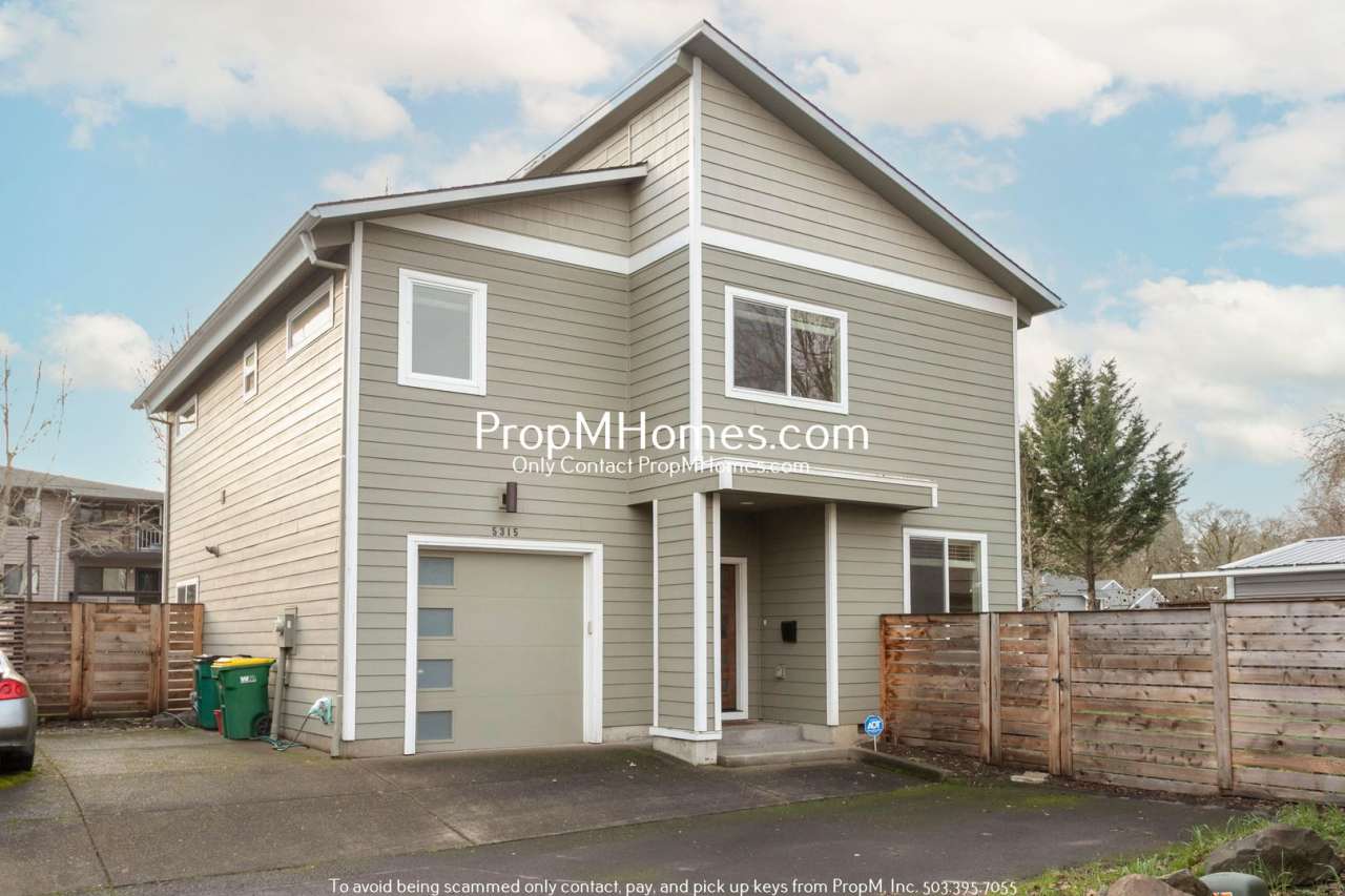 Contemporary Four Bedroom Home in Central Beaverton!