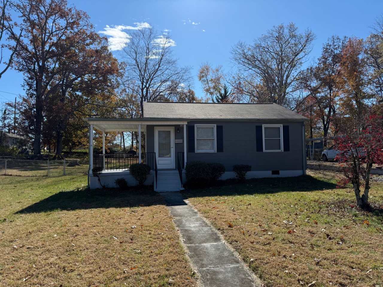 Charming 2 Bedroom Home With Spacious Yard!